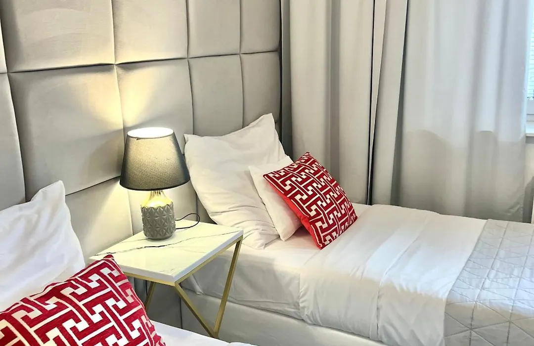 Apartamenty i pokoje z prywatną łazienką Willa Bielany-1