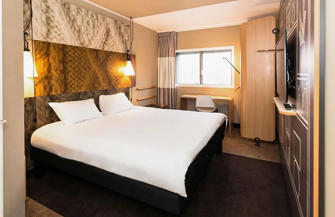 Ibis Amsterdam Centre-1