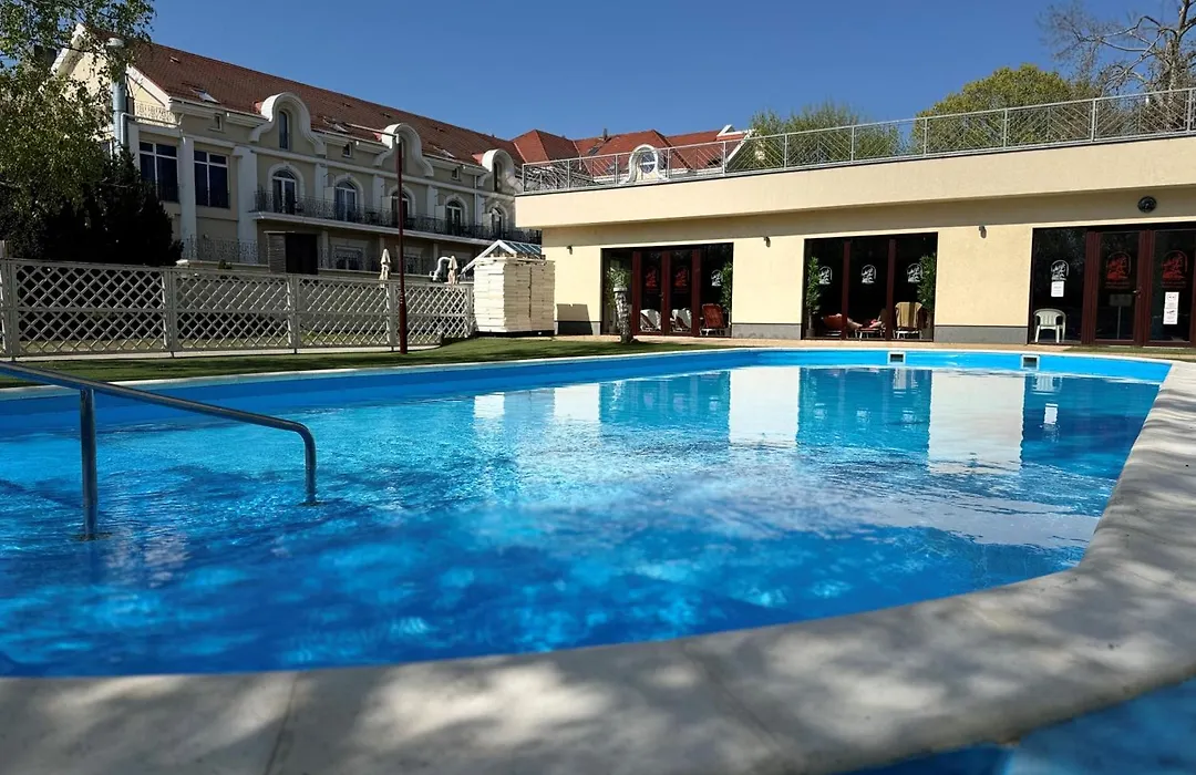 Matyas Kiraly Gyogy- Es Wellness Hotel-1