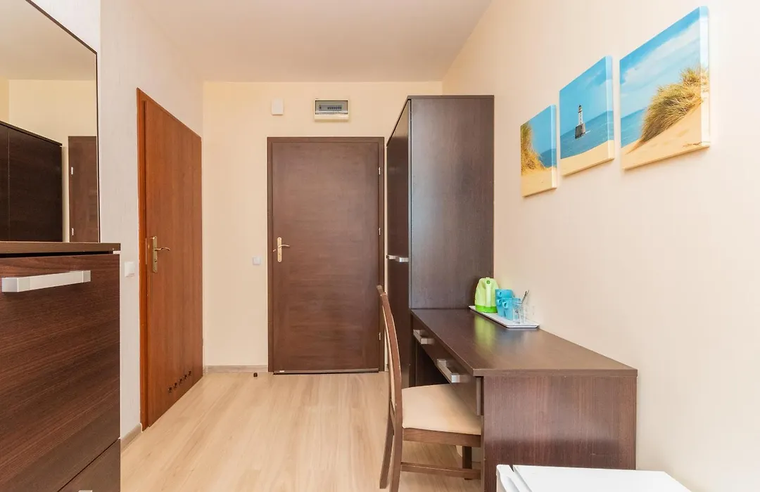 Sztutowo Lazurowy Dwór - Apartamenty oraz Pokoje z Basenem i Parkingiem-1