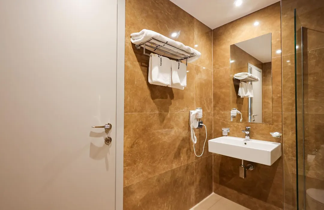 Hotel Saranda International-1