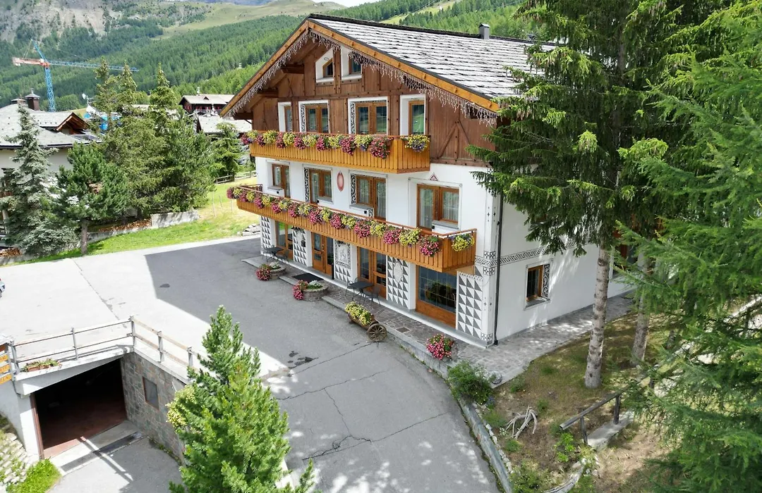 Hotel Duc De Rohan-1