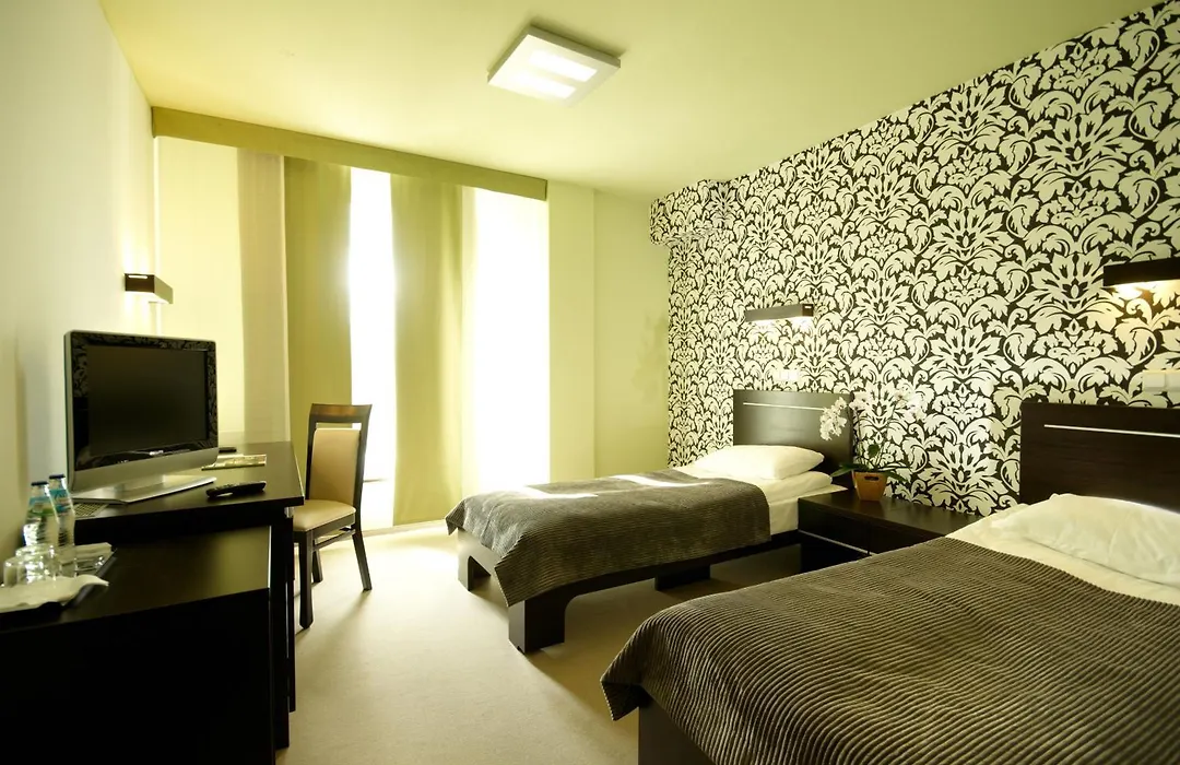 Hotton Hotel-1