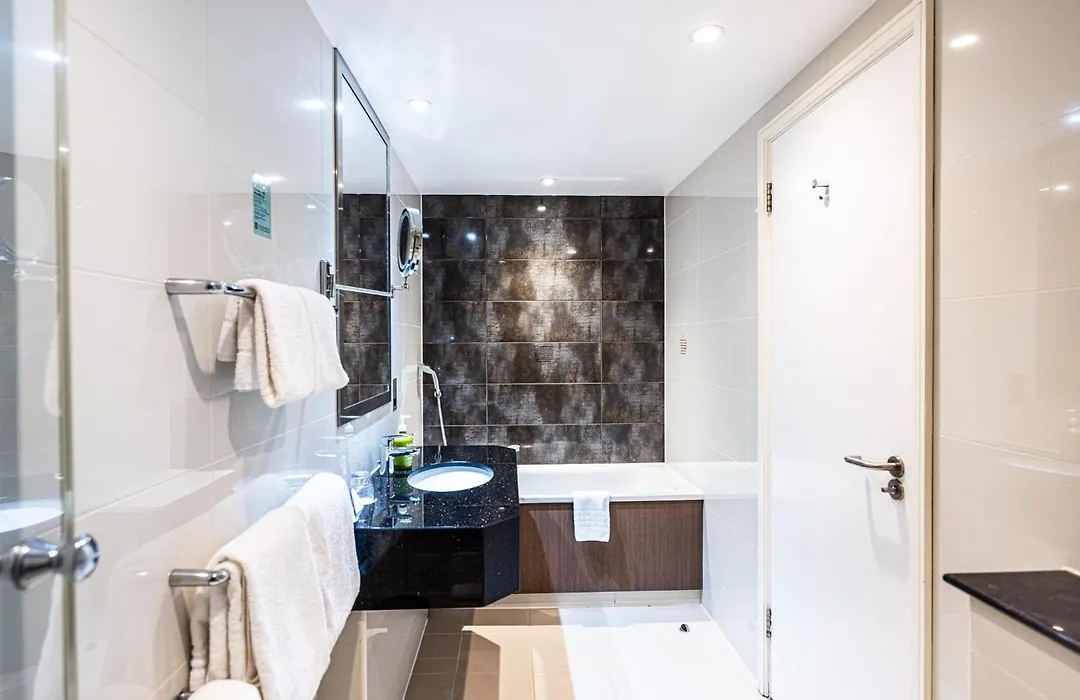 Holiday Inn London Kensington High St. By Ihg-1