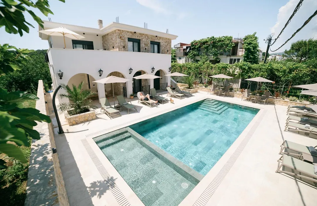 B&B Lovac Pool & Spa-1