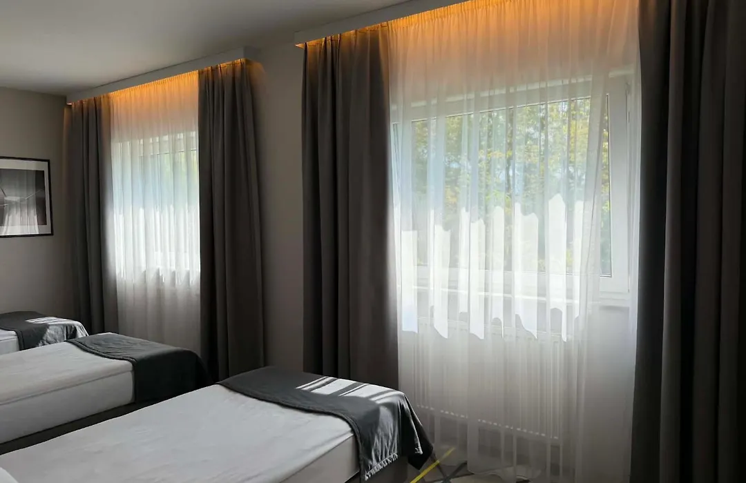 Air Hotel-1