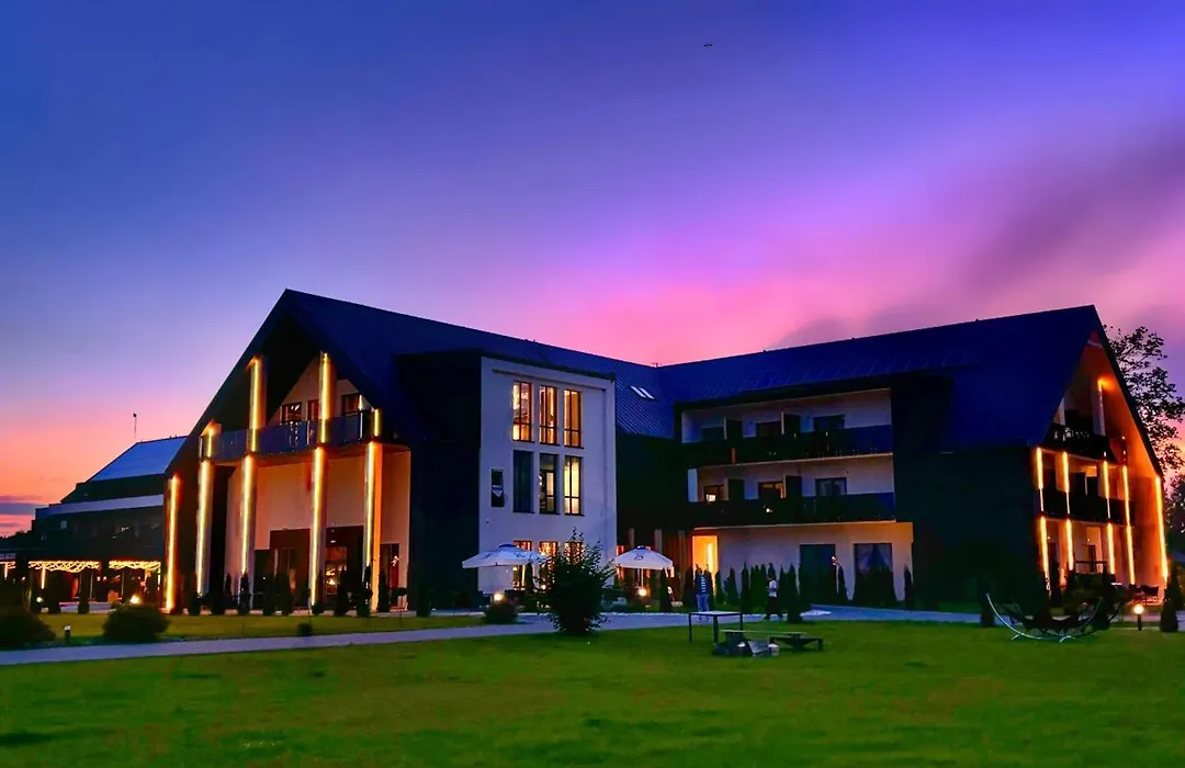 Natural Hotel-Ostróda-basen na III kondygnacji-pokoje wellness z saunami-1