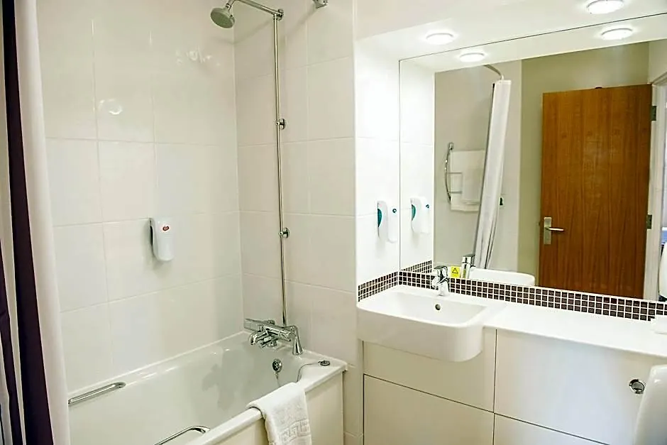 Premier Inn London Bank-1