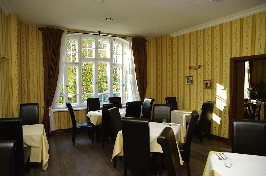 Pensjonat - Restauracja Żółty Domek-1