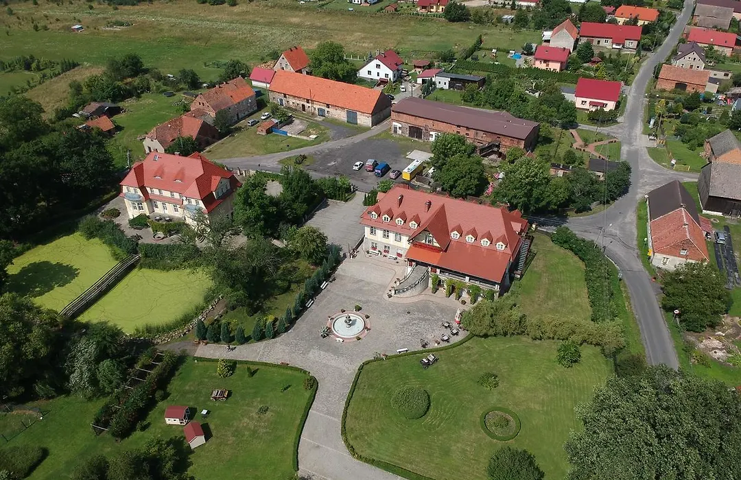 Pałac w Bądzowie-1
