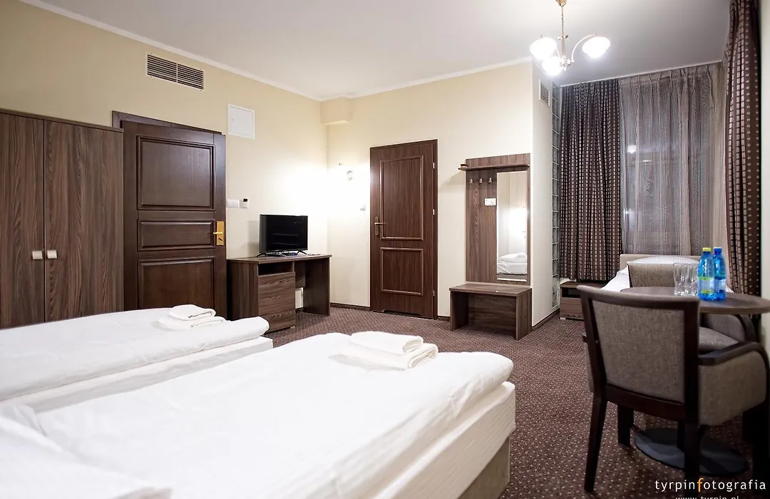 Hotel Lord Krosno-1