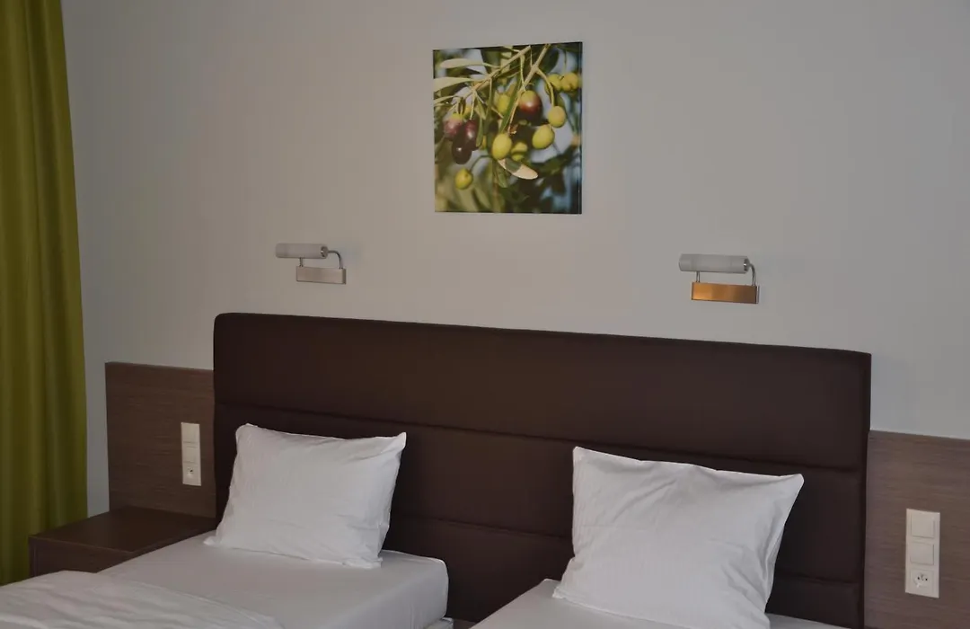Hotel Pod Dębem-1