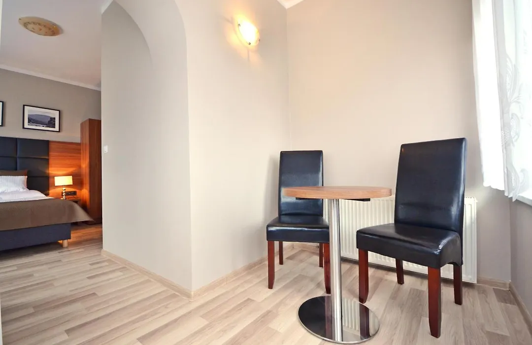 Poduszka Villa Grace - wypoczynek bez dzieci-1