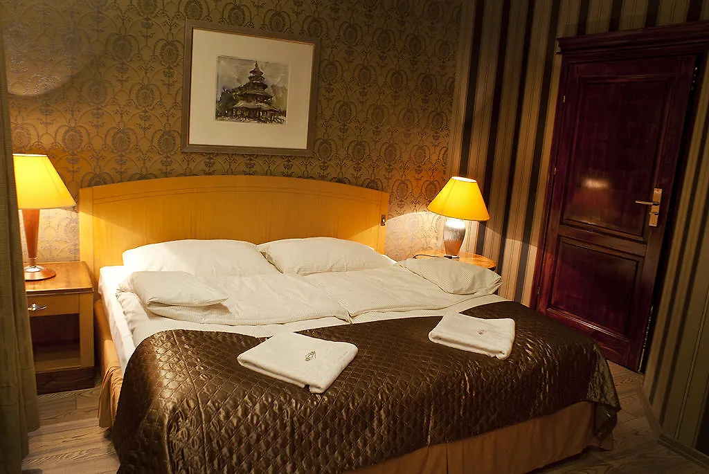 Hotel Mcm Plus-1