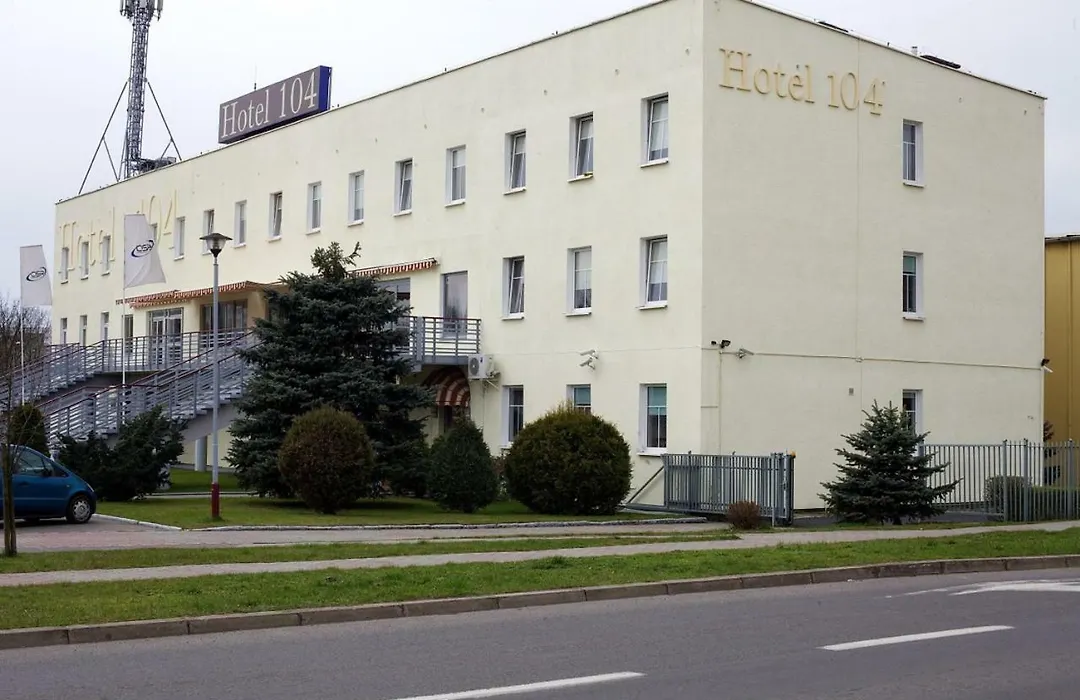 Hotel 104-1
