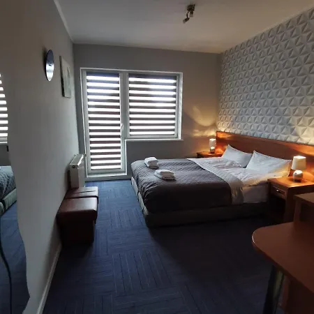 POLARIS B&B-kameralne, rodzinne pokoje i domki z basenem-3