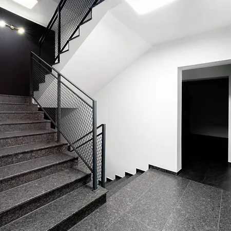 Apart House, Tylna 20-2