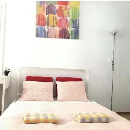 Astoria Metro Apartment-2