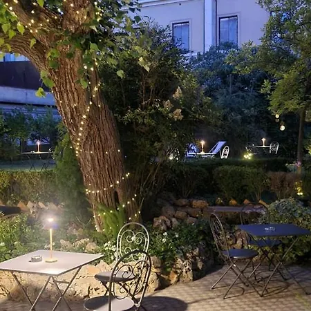 Villa Riari Garden-2