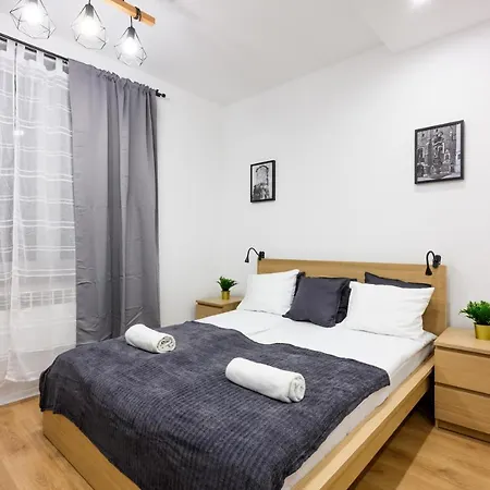 Cracow Rent Apartments - Spacious Apartments For 2-7 People In Quiet Area - Kolberga Street Nr 3 - 10 Min To Main Square By Foot-3