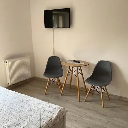 ANNA CENTRUM-Pokoje przy plaży (ul.Nadbrzeżna 5)-2