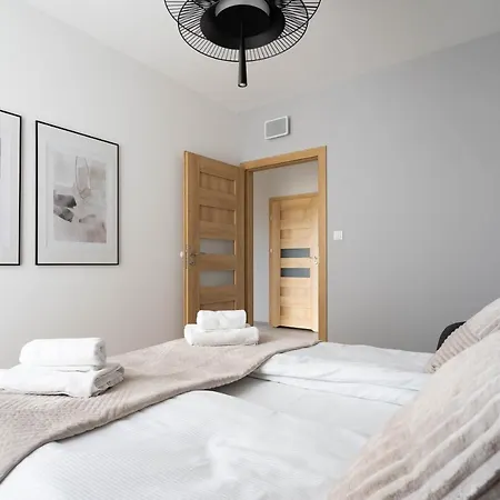 Symphony Modern Tower Apartamenty By Ina-3