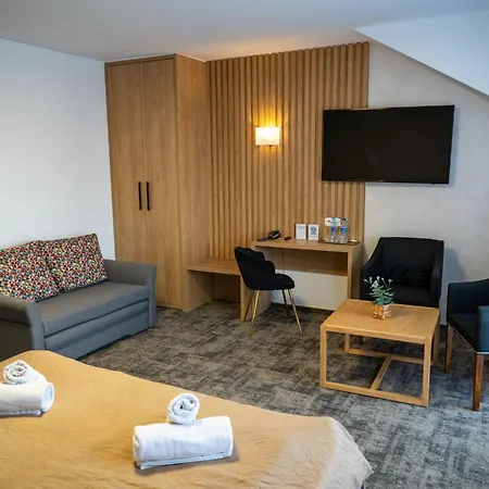 Hotel Duet-2