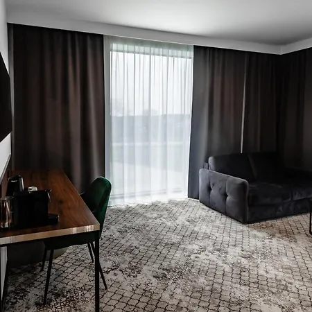 Restoria Hotel***-3