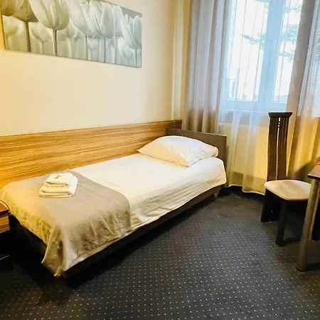 Hotel Seven 7-3