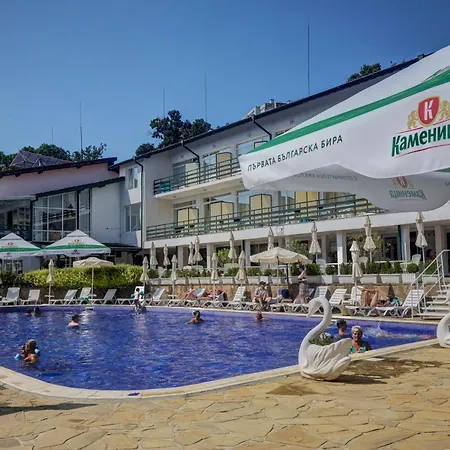 Kini Park Hotel All Inclusive & Free Parking-2