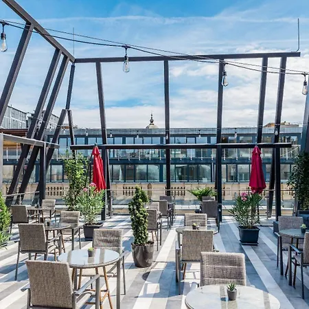 Ramada By Wyndham Budapest City Center-2