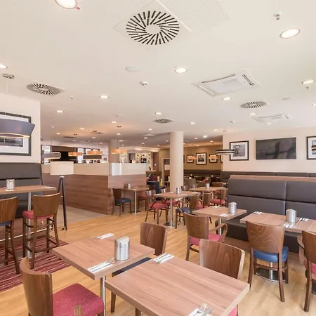 Hampton By Hilton Hamburg City Centre-3