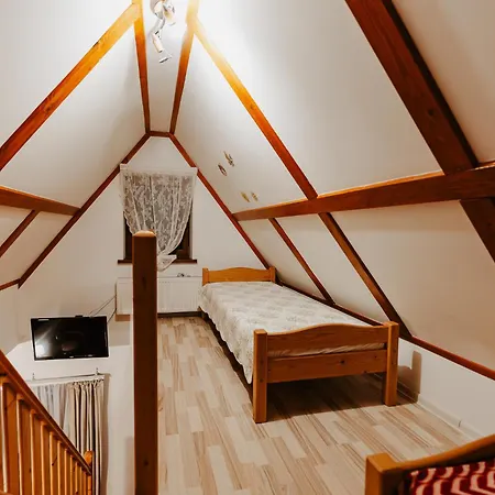 Zielony Domek Pokoje z widokiem na góry i sauną-3