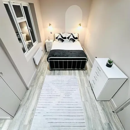 London Crescent House Top Location Ensuites Rooms Great Value-3