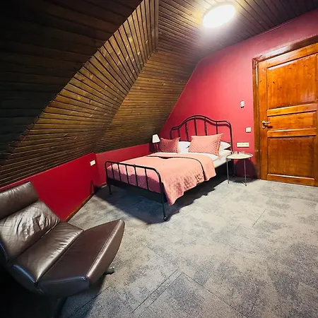 Broken Bed Hootel-2