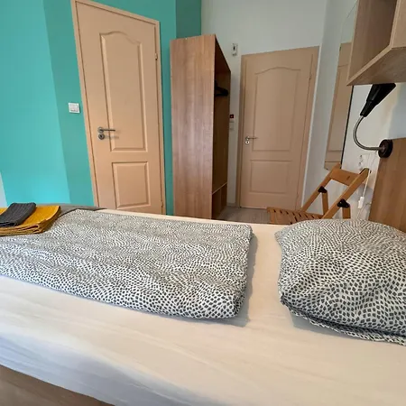 Omega Guesthouse Budapest-2