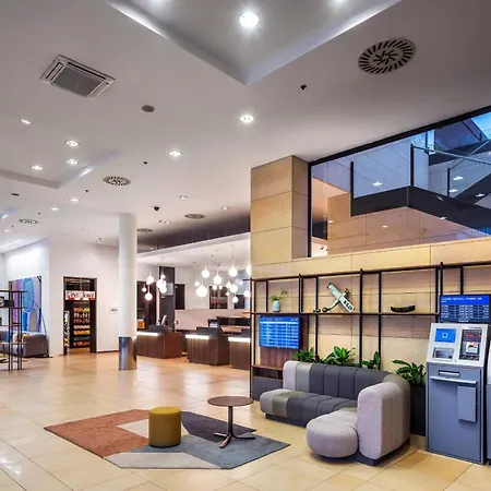 Courtyard By Marriott Prague Airport-3