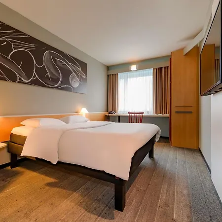 Ibis Hamburg Alsterring-2
