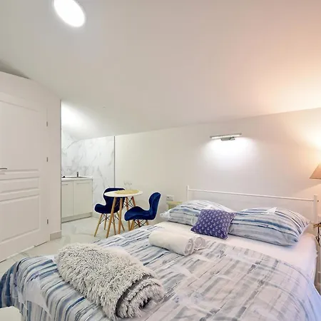 Astoria pokoje i apartamenty przy campingu Biała Mewa-3