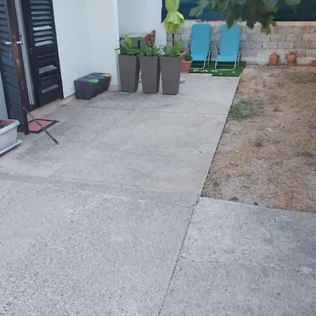 House Lanterna Pag-3