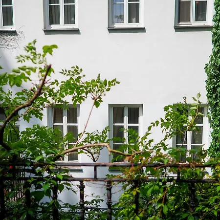 Hotel 16 & Apartments Prague City Living-3
