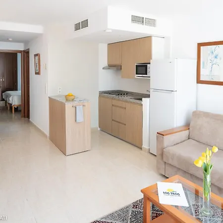 Apartamentos Los Tilos-2