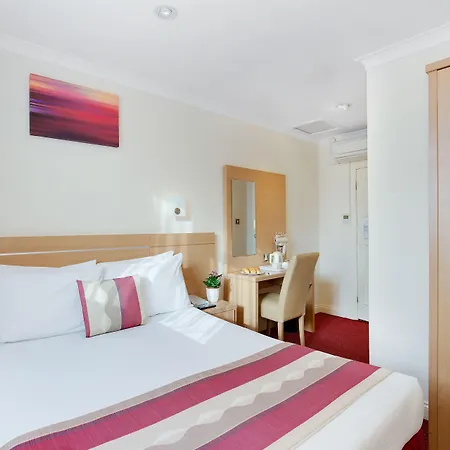 Bright Modern Flat Close To Queensway-3