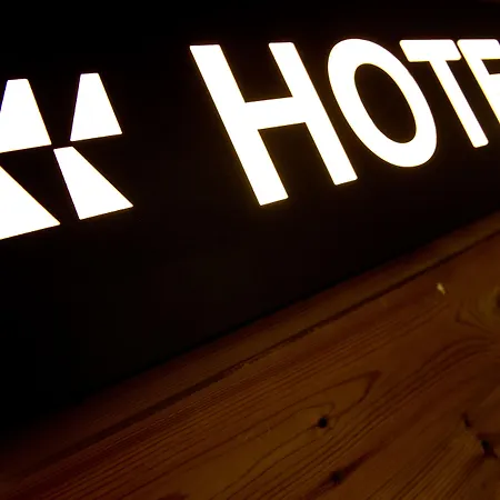 Three Crowns Hotel-2