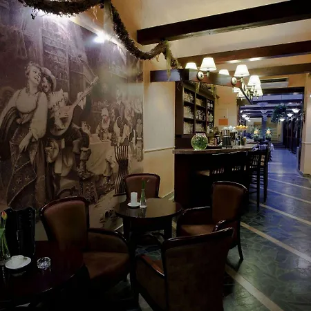 Hotel Floryan Old Town-3