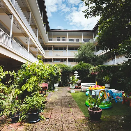 Feung Nakorn Balcony Rooms And Cafe-3