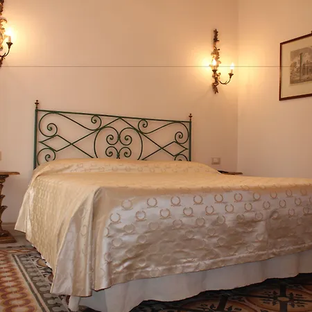 Rome Charming Suites-3