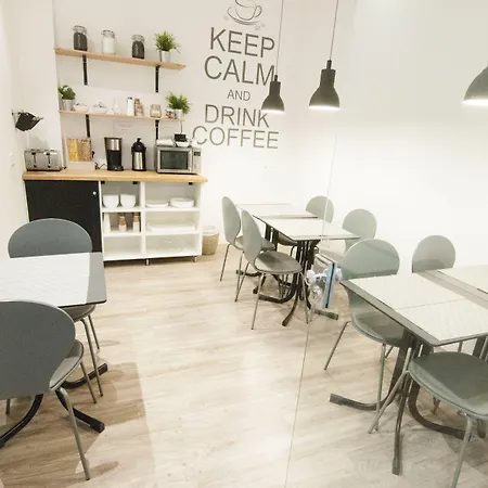 Hostal Live Barcelona-3