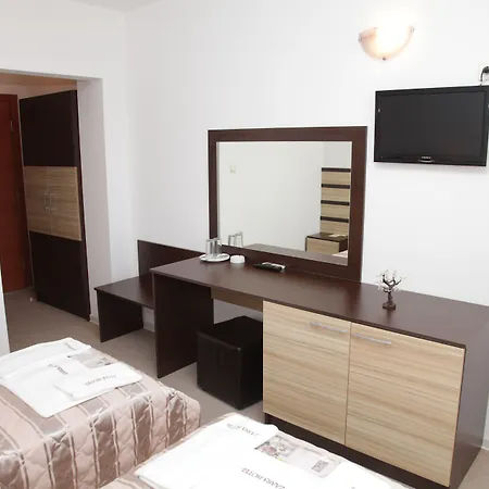Hotel Zaara-3