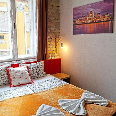 Goodmo Budapest Smart Rooms-3